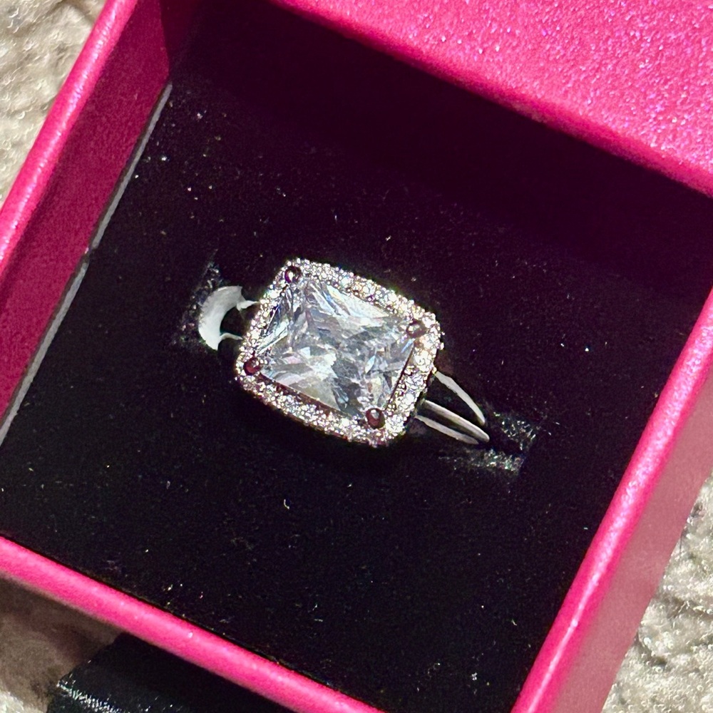 Elegant White Gold Gem Stone Ring